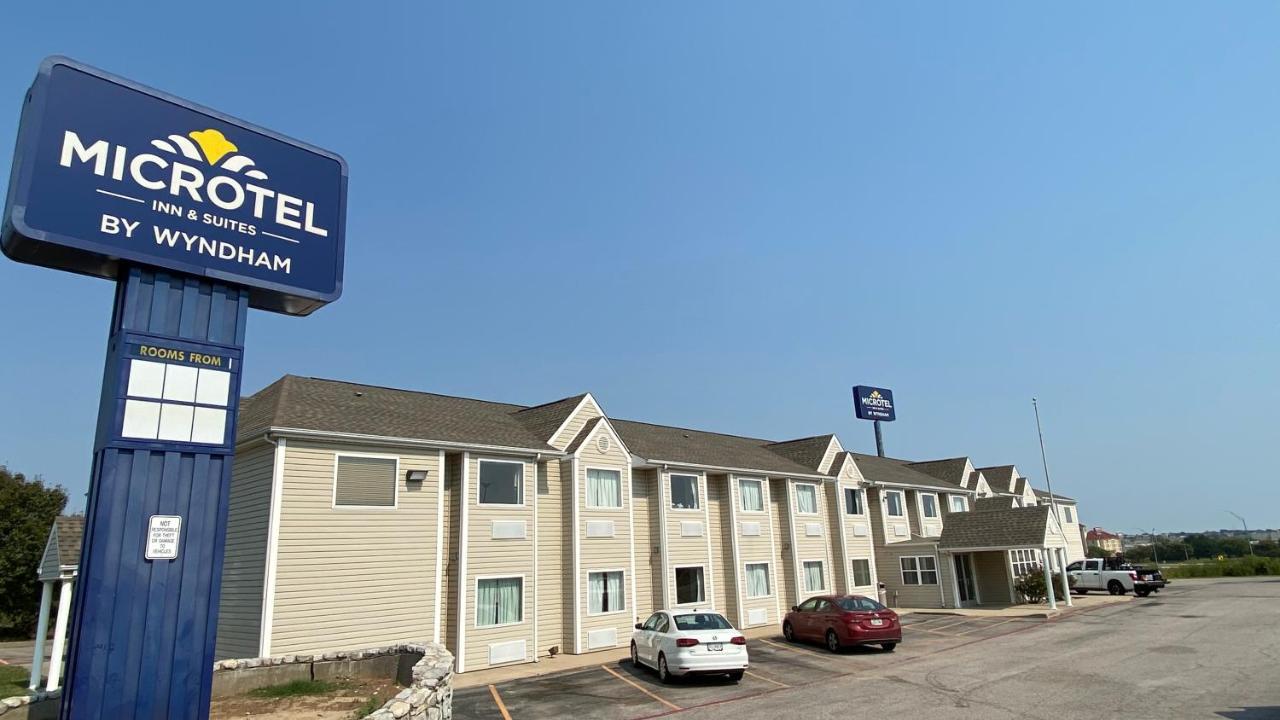 Microtel Inn & Suites By Wyndham Ardmore Bagian luar foto