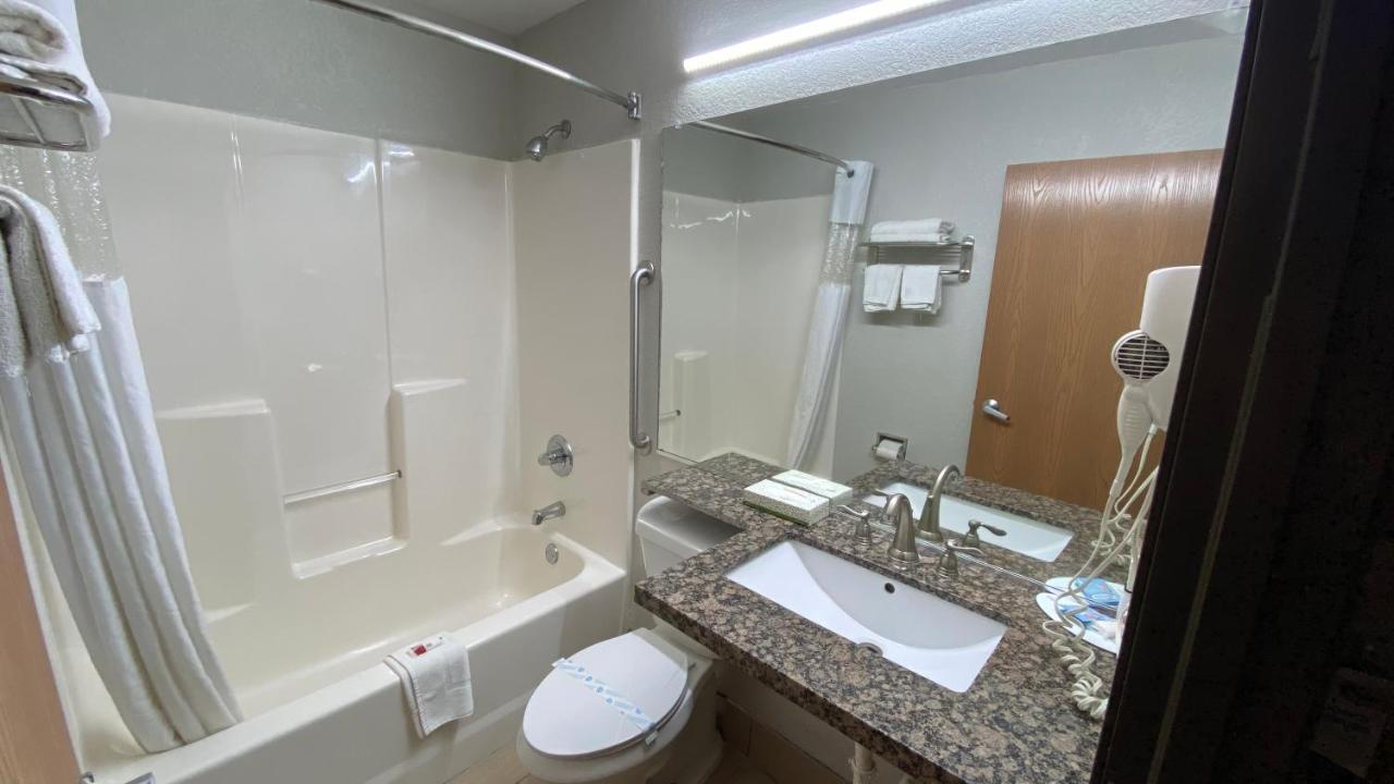 Microtel Inn & Suites By Wyndham Ardmore Bagian luar foto