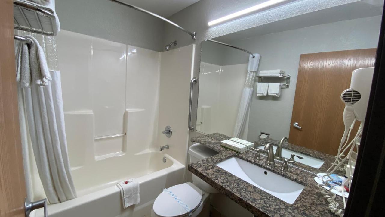 Microtel Inn & Suites By Wyndham Ardmore Bagian luar foto