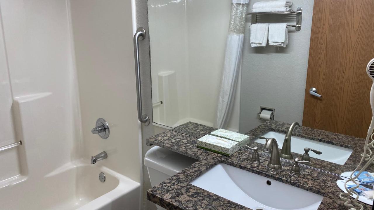 Microtel Inn & Suites By Wyndham Ardmore Bagian luar foto