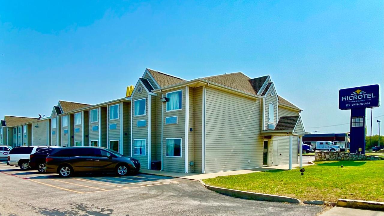 Microtel Inn & Suites By Wyndham Ardmore Bagian luar foto
