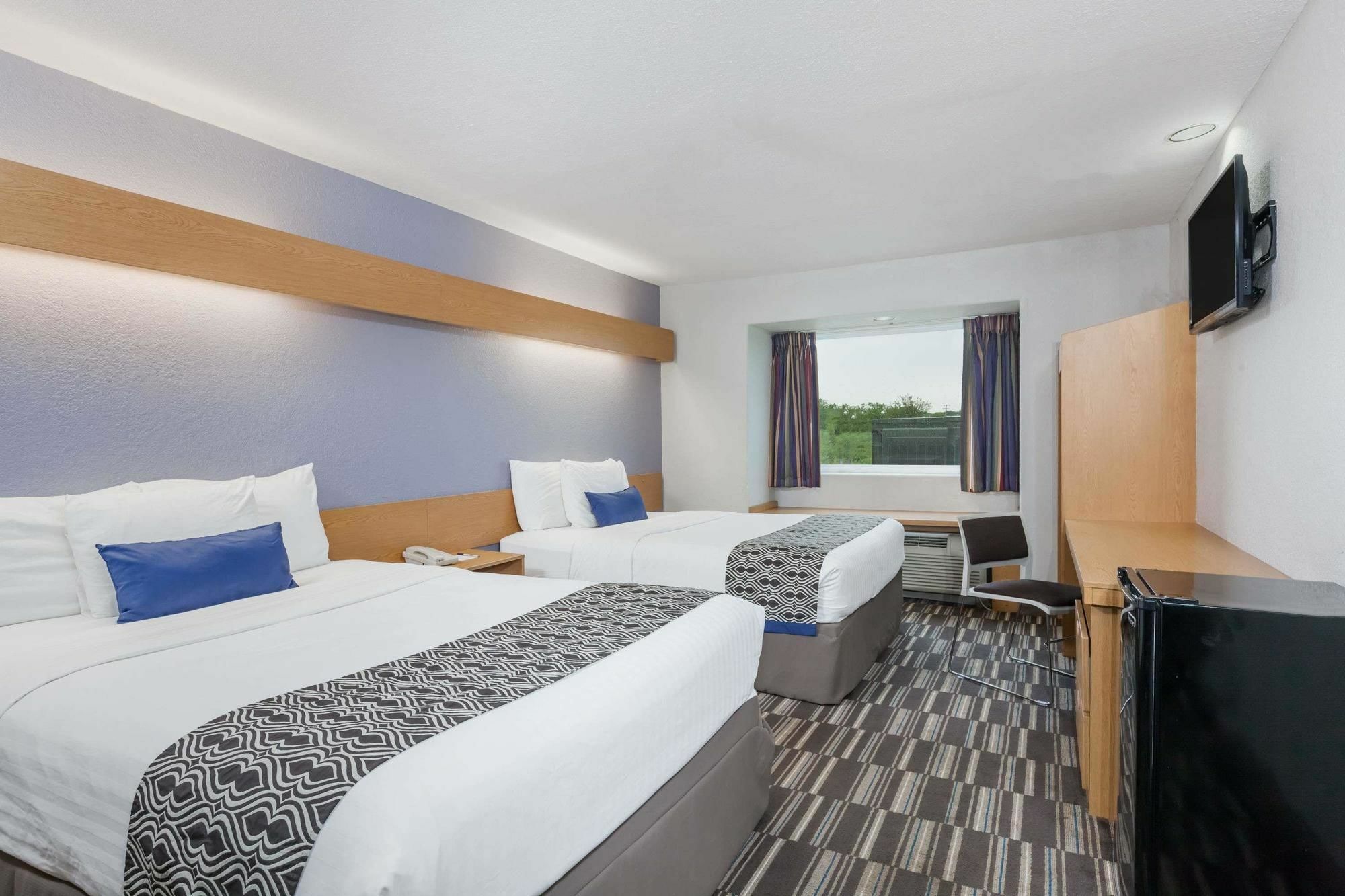 Microtel Inn & Suites By Wyndham Ardmore Bagian luar foto